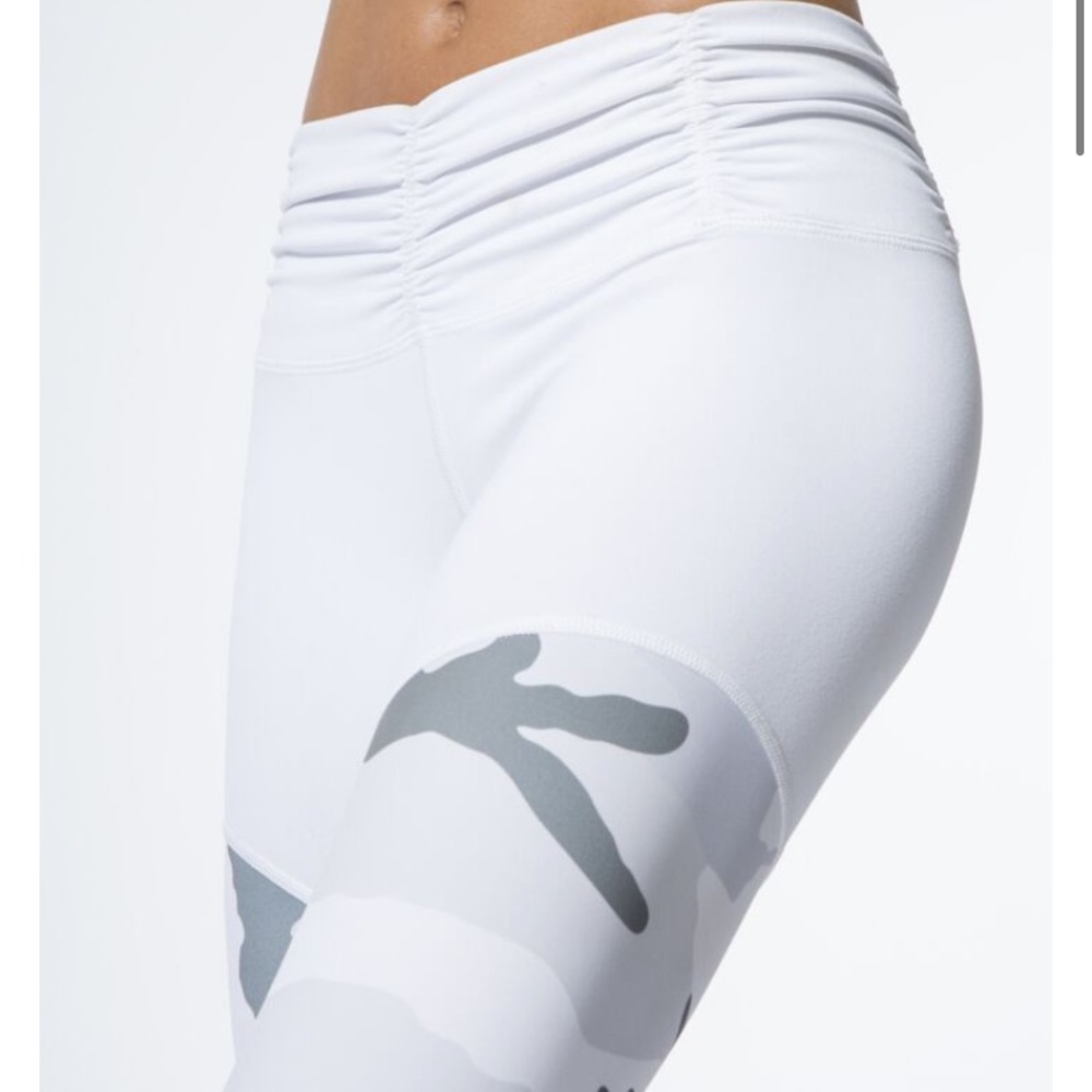 Carbon38 White Camo Hero Leggings barely worn - Picture 7 of 8